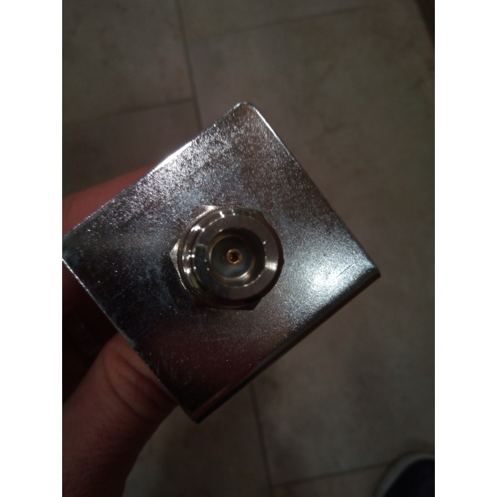 QX-900 IN - ANTENA OMNIDIRECCIONAL PARA 900 MHZ. CON SOPORTE DE MURO Y PEQUEÑA DIMENSIÓN.