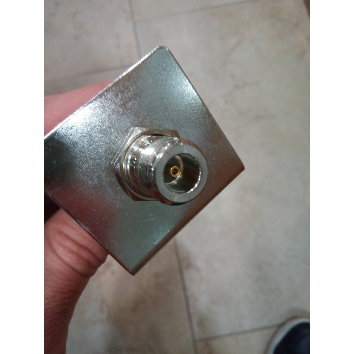 QX-900 IN - ANTENA OMNIDIRECCIONAL PARA 900 MHZ. CON SOPORTE DE MURO Y PEQUEÑA DIMENSIÓN.