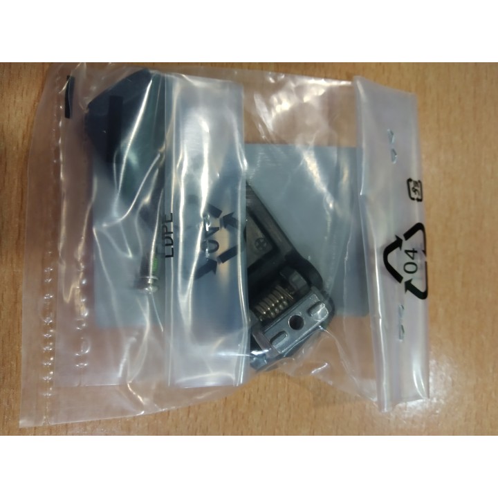CLIP-18 CLIP DE CINTURON PARA LOS VERTEX VX-231, VX-351, VX-241 ..  Vertex Standard Original (AAF60X101) CLIP-18