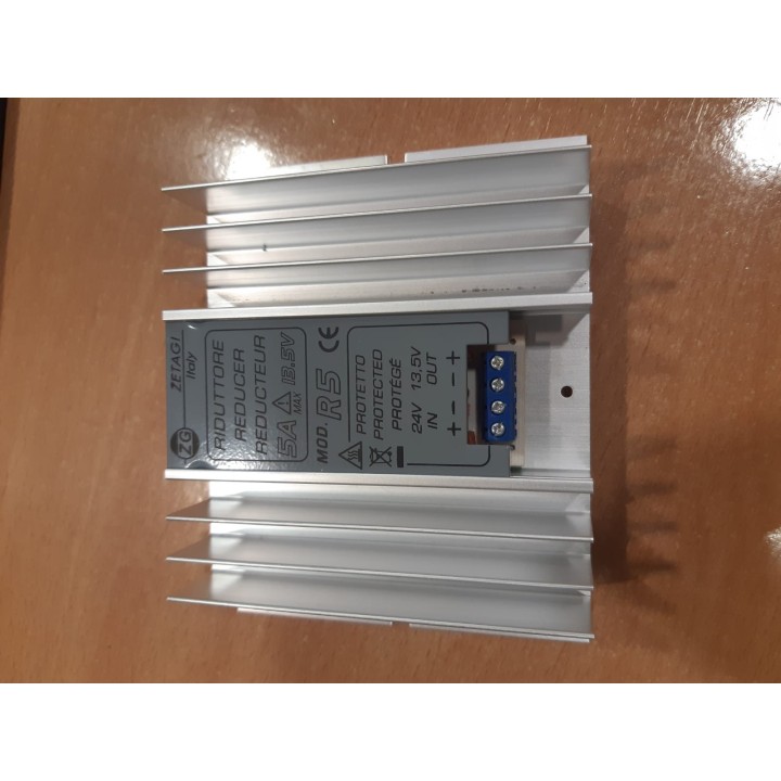 ZETAGI R5 REDUCTOR DE TENSIÓN 24 -12V / 5 Amp