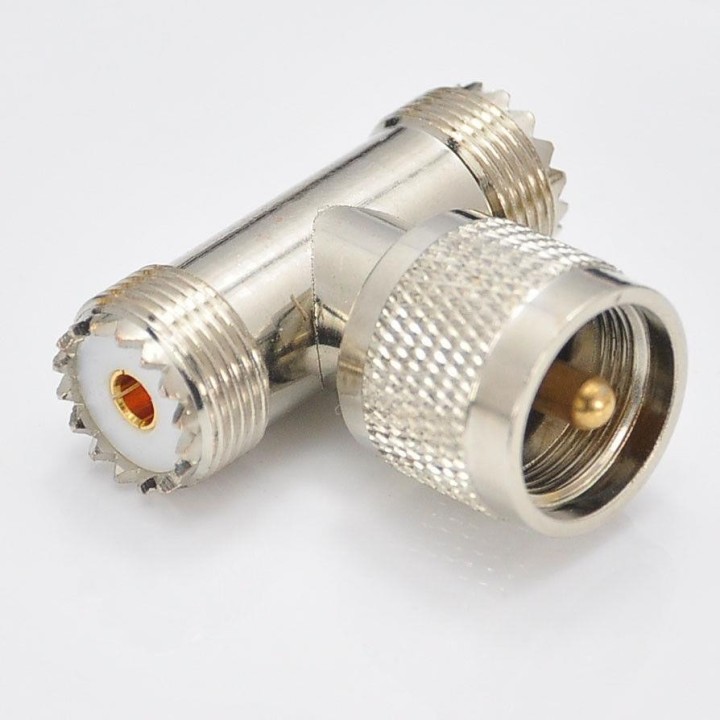 MT-0565 - Adaptador macho PL hembras en T.