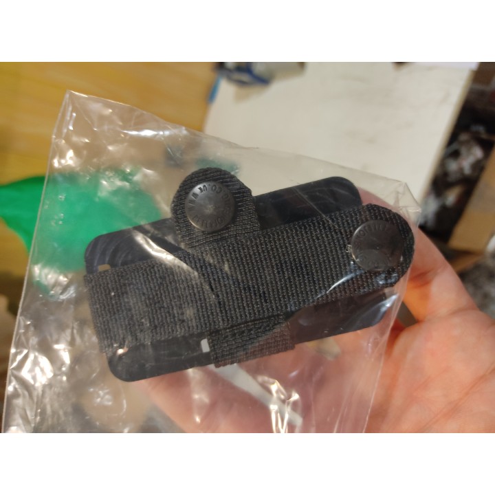 Sistema sujeción de cámara corporal para chaleco. Pinza CLICK FAST