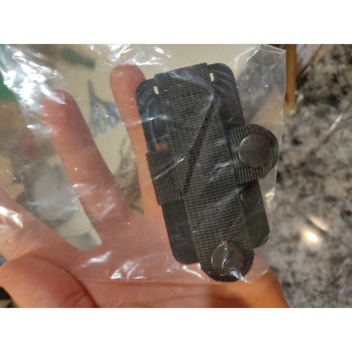 Sistema sujeción de cámara corporal para chaleco. Pinza CLICK FAST