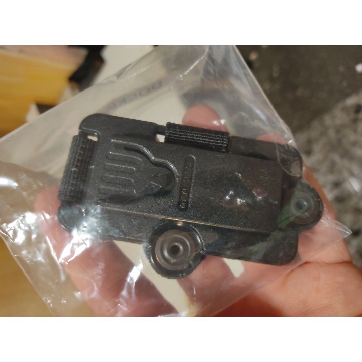 Sistema sujeción de cámara corporal para chaleco. Pinza CLICK FAST