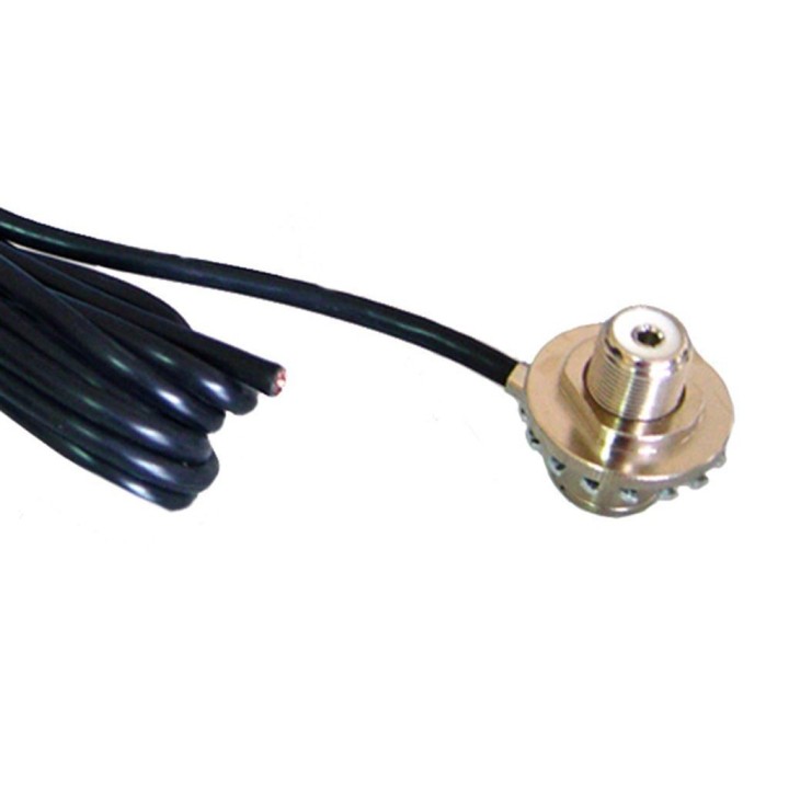 C-4 - 4 m. de cable RG-58 con base para instalación en chasis de vehículo o soporte.