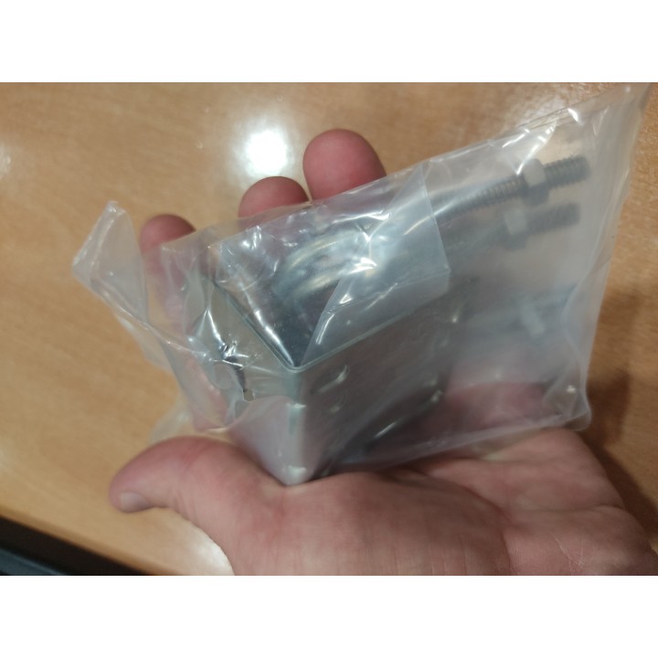 TS-10 Soporte escuadra para barra o retrovisor.