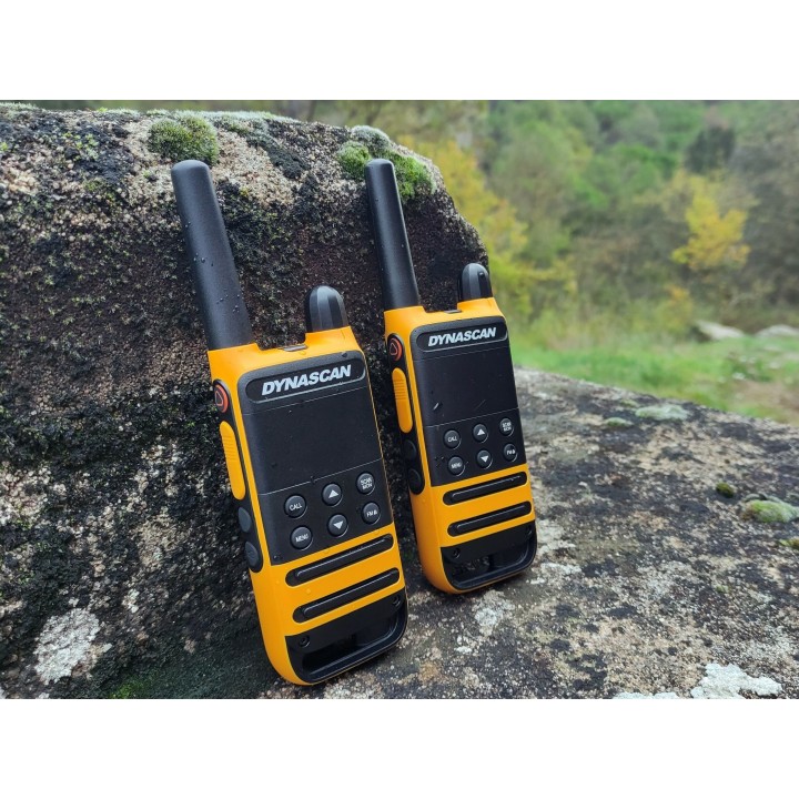 Dynascan P19 Pareja Walkies PMR-446 uso libre con estuche