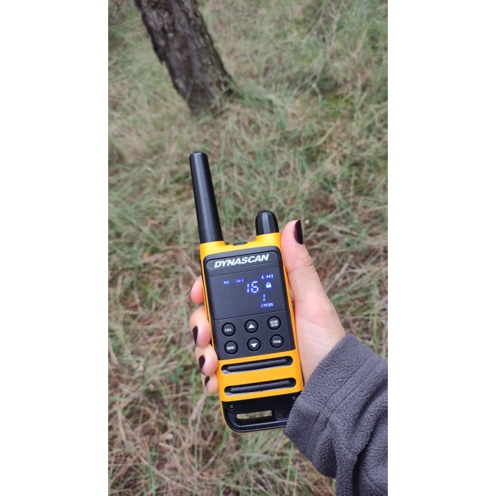 Dynascan P19 Pareja Walkies PMR-446 uso libre con estuche