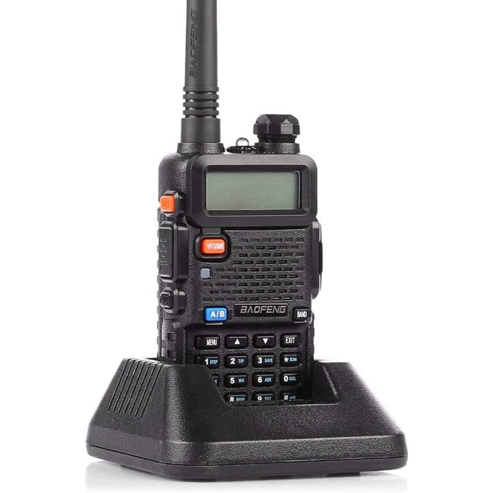 Baofeng UV-5R Walkie talkie Transceptor portátil bibanda 144 / 430 MHz.