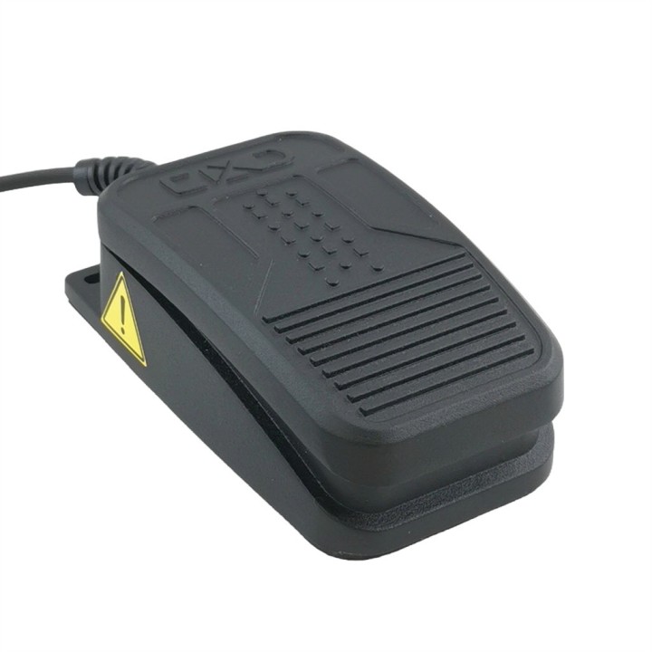 Pedal PTT de aluminio con conector 3.5 mm.