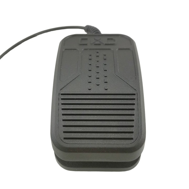 Pedal PTT de aluminio con conector 3.5 mm.
